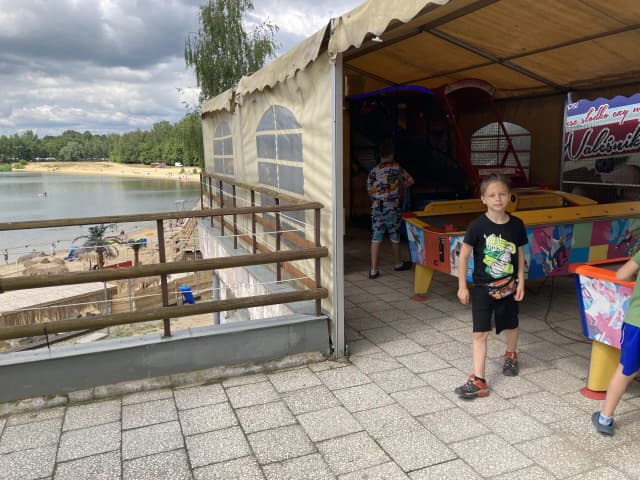 Najlepsze kempingi nad Jeziorem Nyskim – gdzie nocować i co robić w okolicy